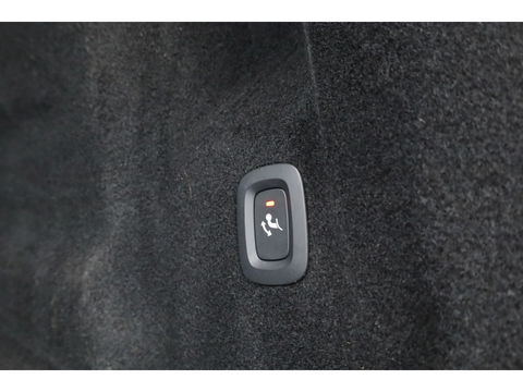 Volvo XC60 T6 Plug-in hybrid R-Design | Pano | Elek. Trekhaak | H&K | Pilot Assist | CarPlay | Navi | Stoel- Stuurverw.