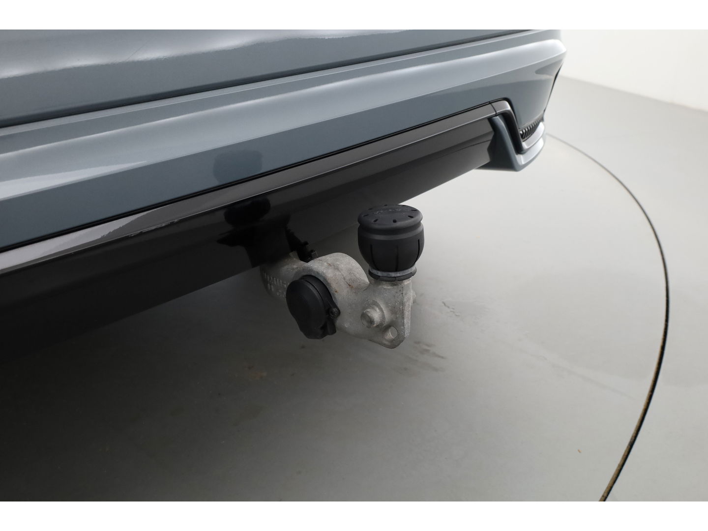 Volvo XC60 T6 Plug-in hybrid R-Design | Pano | Elek. Trekhaak | H&K | Pilot Assist | CarPlay | Navi | Stoel- Stuurverw.