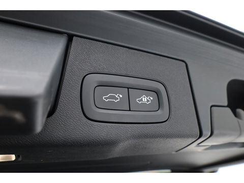 Volvo XC60 T6 Plug-in hybrid R-Design | Pano | Elek. Trekhaak | H&K | Pilot Assist | CarPlay | Navi | Stoel- Stuurverw.