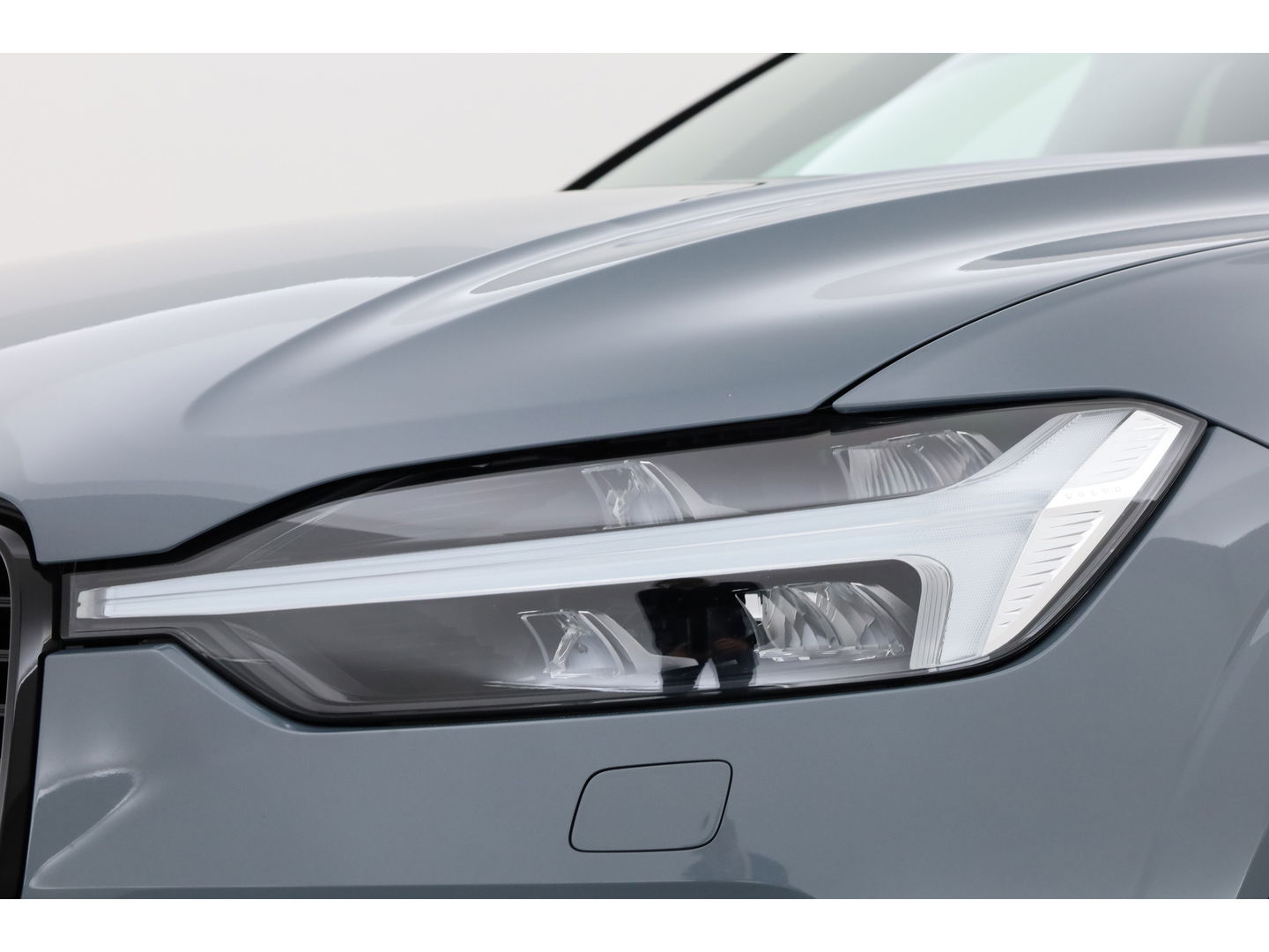 Volvo XC60 T6 Plug-in hybrid R-Design | Pano | Elek. Trekhaak | H&K | Pilot Assist | CarPlay | Navi | Stoel- Stuurverw.