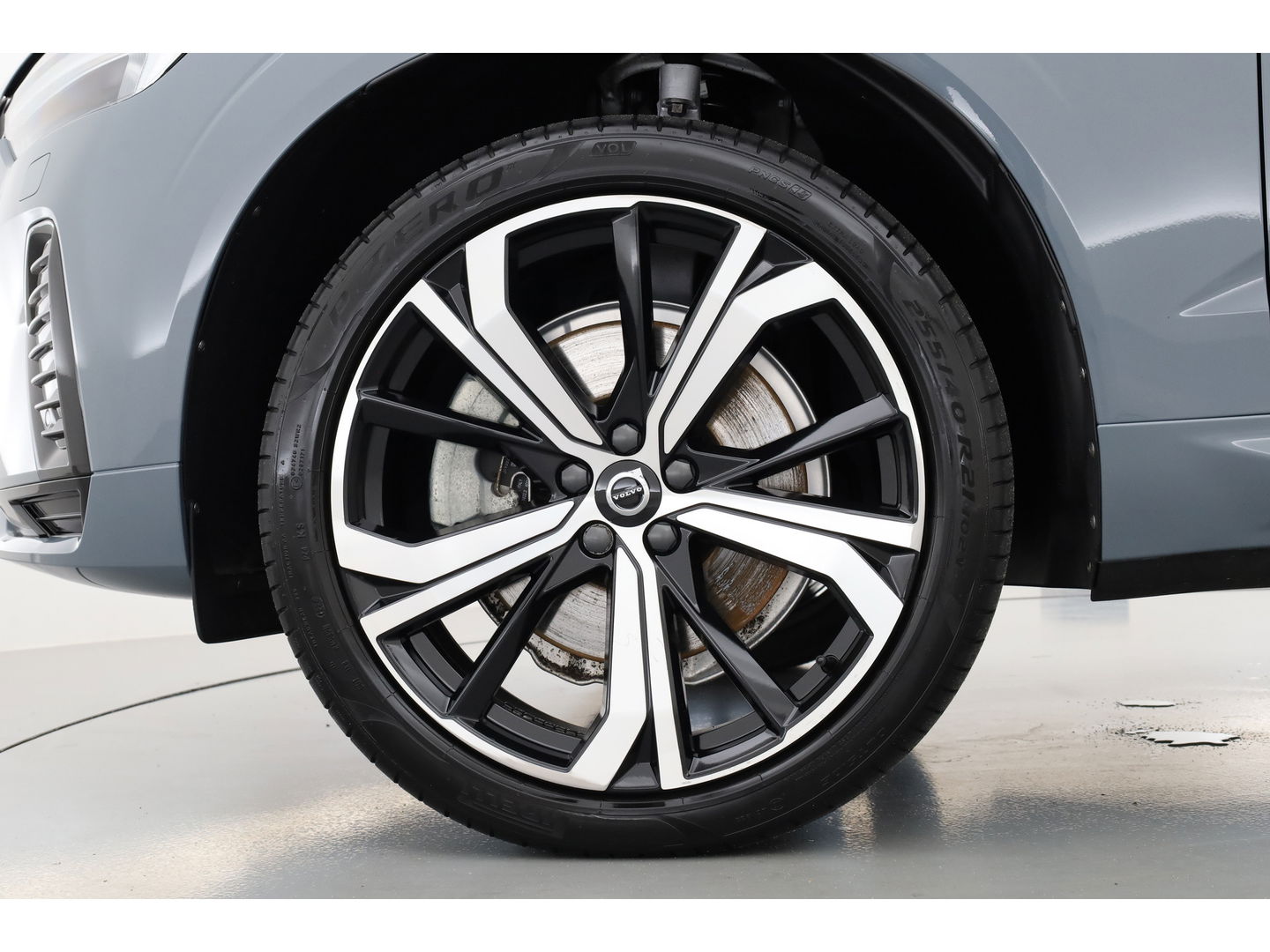 Volvo XC60 T6 Plug-in hybrid R-Design | Pano | Elek. Trekhaak | H&K | Pilot Assist | CarPlay | Navi | Stoel- Stuurverw.