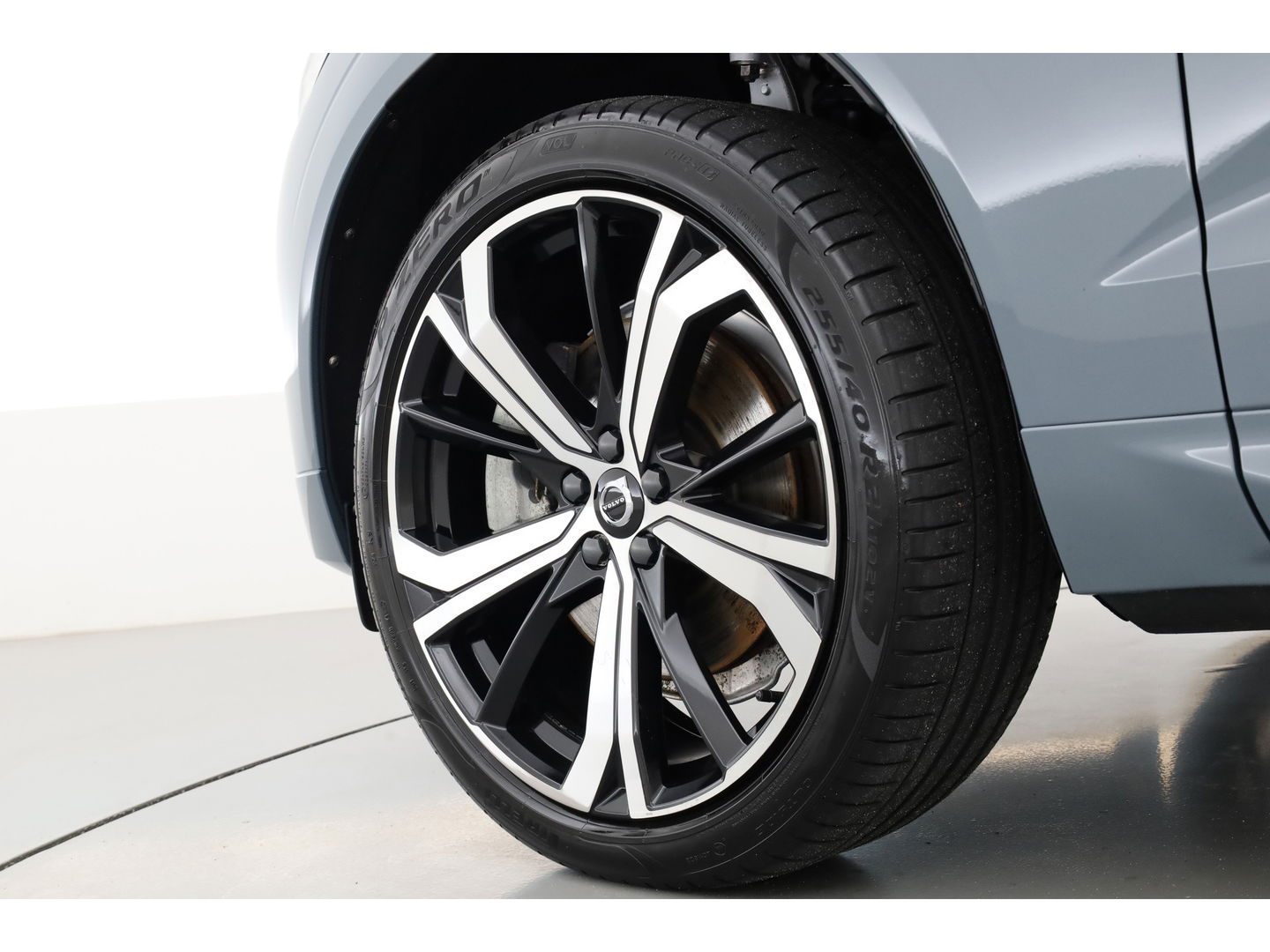 Volvo XC60 T6 Plug-in hybrid R-Design | Pano | Elek. Trekhaak | H&K | Pilot Assist | CarPlay | Navi | Stoel- Stuurverw.