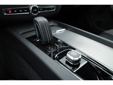 Volvo XC60 T6 Plug-in hybrid R-Design | Pano | Elek. Trekhaak | H&K | Pilot Assist | CarPlay | Navi | Stoel- Stuurverw.