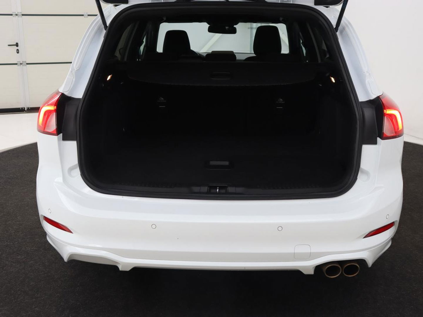 Ford Focus 1.5 EcoBoost ST Line | Panoramadak | Adaptive cruise | Stoel & stuurverwarming | Camera | B&O Sound | Carplay | Navigatie | Full LED | Park Assist | Airco