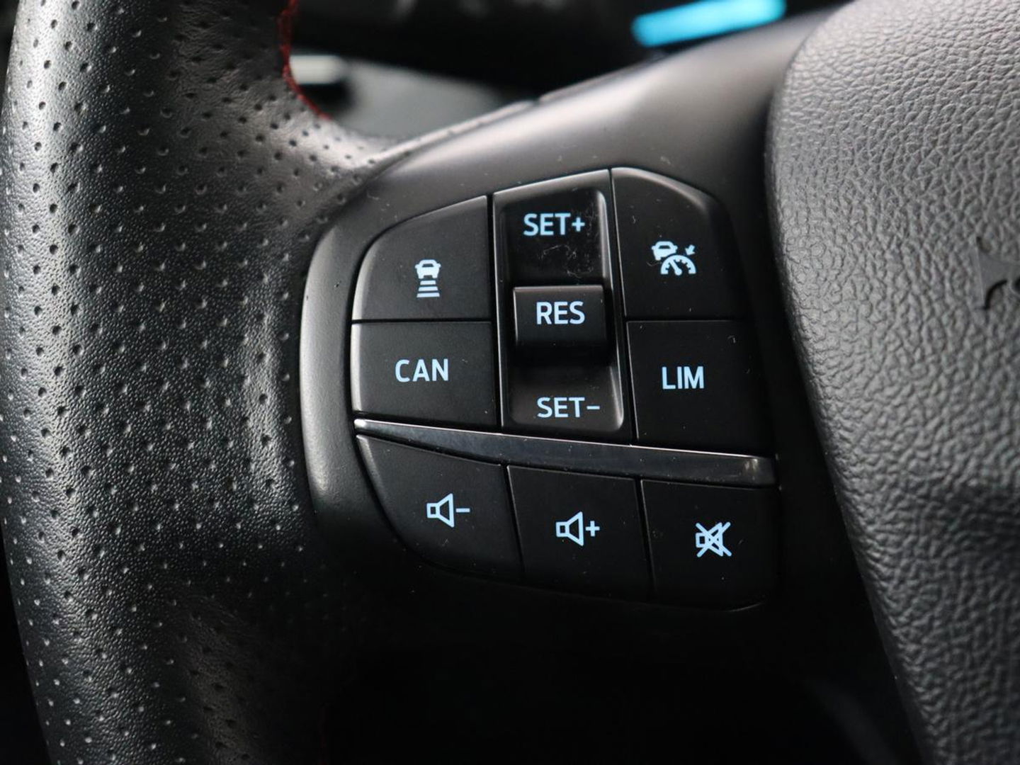 Ford Focus 1.5 EcoBoost ST Line | Panoramadak | Adaptive cruise | Stoel & stuurverwarming | Camera | B&O Sound | Carplay | Navigatie | Full LED | Park Assist | Airco