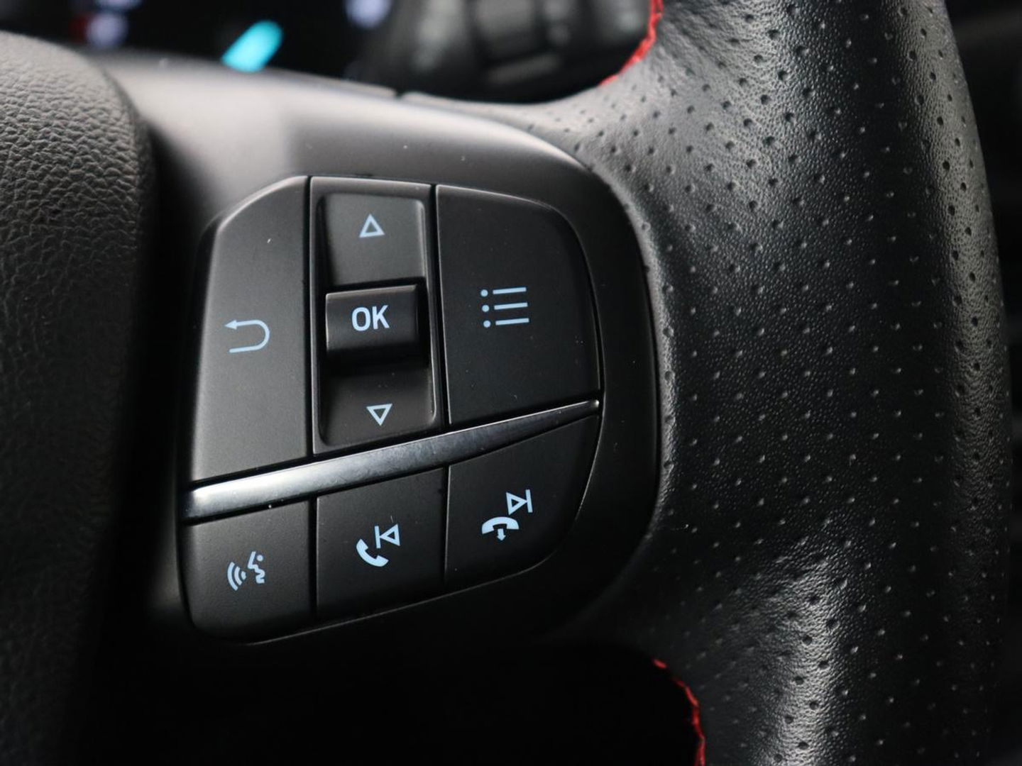 Ford Focus 1.5 EcoBoost ST Line | Panoramadak | Adaptive cruise | Stoel & stuurverwarming | Camera | B&O Sound | Carplay | Navigatie | Full LED | Park Assist | Airco