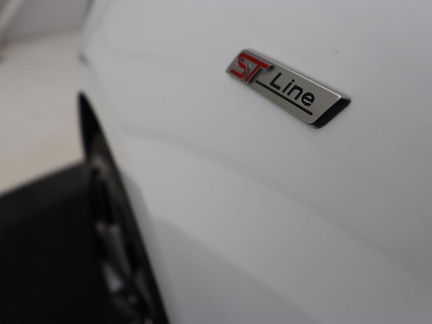 Ford Focus 1.5 EcoBoost ST Line | Panoramadak | Adaptive cruise | Stoel & stuurverwarming | Camera | B&O Sound | Carplay | Navigatie | Full LED | Park Assist | Airco