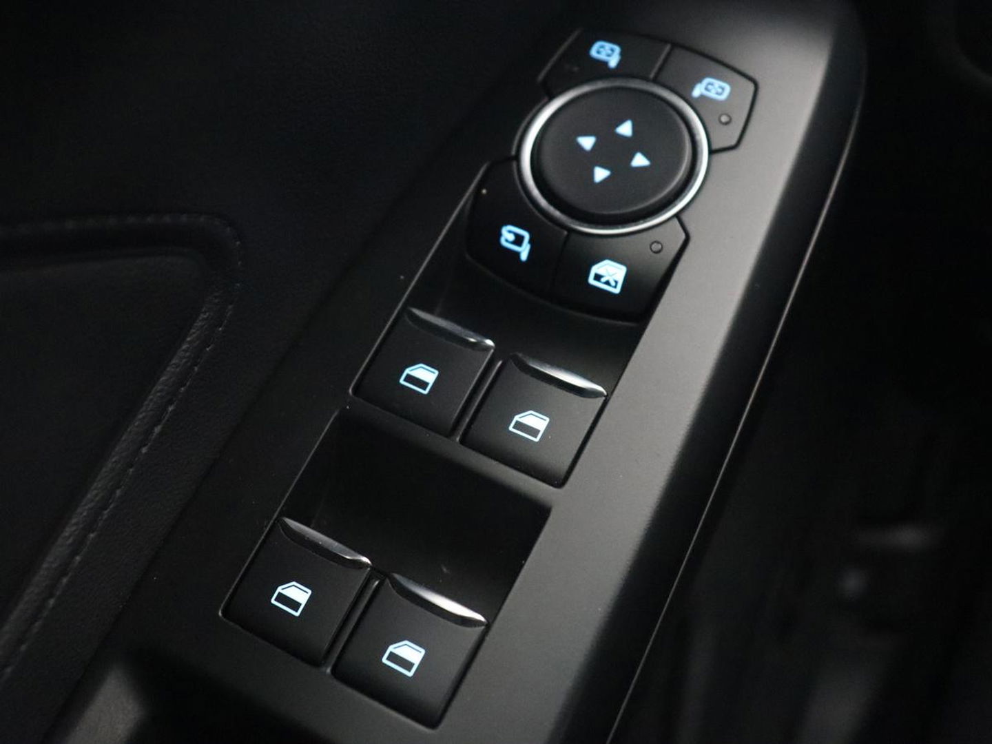 Ford Focus 1.5 EcoBoost ST Line | Panoramadak | Adaptive cruise | Stoel & stuurverwarming | Camera | B&O Sound | Carplay | Navigatie | Full LED | Park Assist | Airco