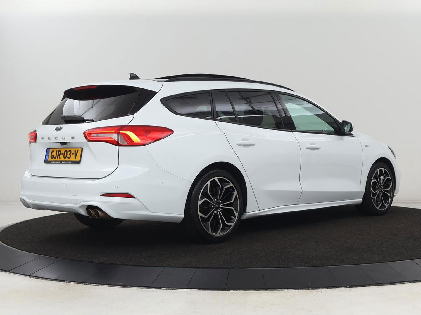Ford Focus 1.5 EcoBoost ST Line | Panoramadak | Adaptive cruise | Stoel & stuurverwarming | Camera | B&O Sound | Carplay | Navigatie | Full LED | Park Assist | Airco