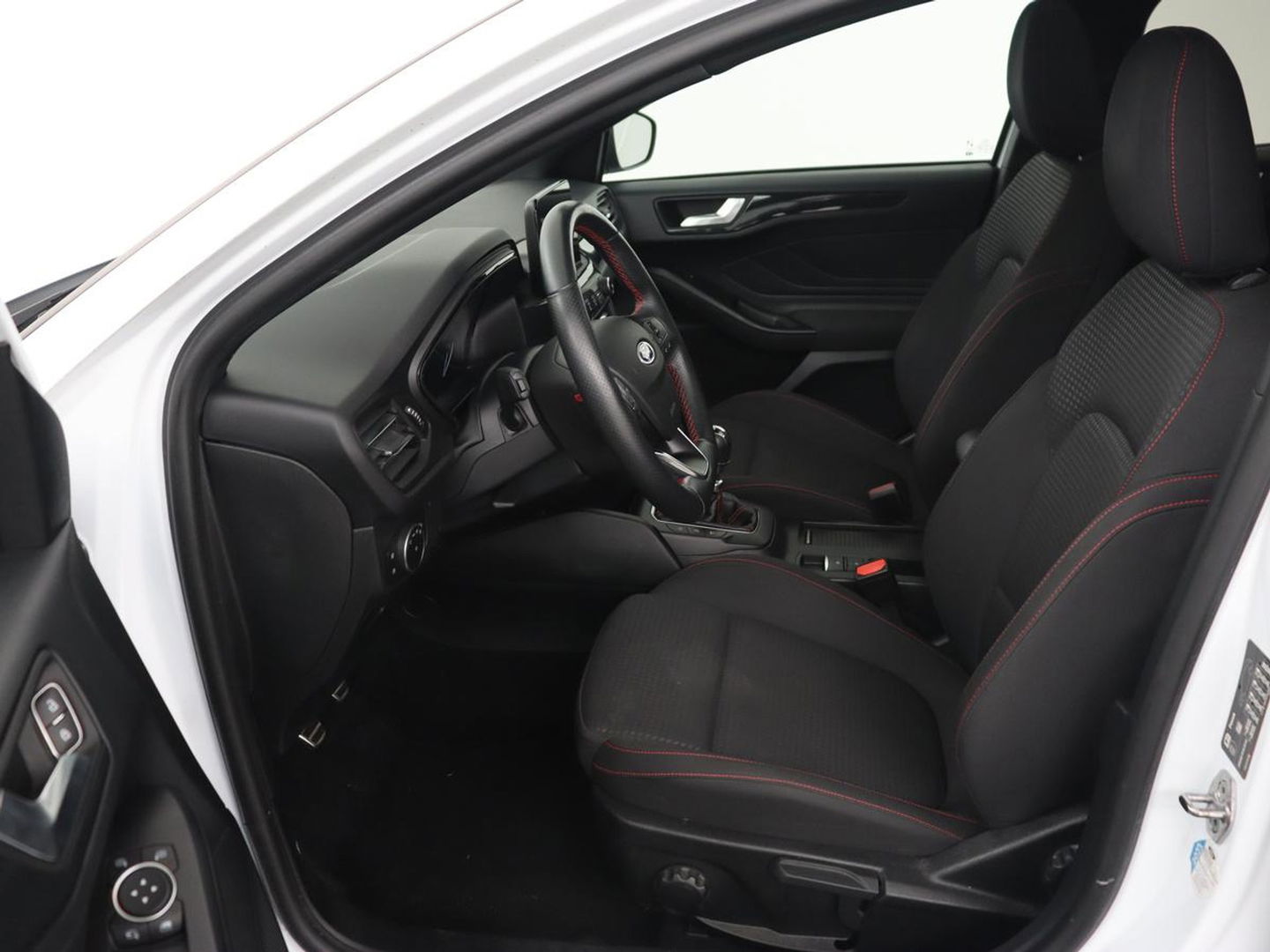 Ford Focus 1.5 EcoBoost ST Line | Panoramadak | Adaptive cruise | Stoel & stuurverwarming | Camera | B&O Sound | Carplay | Navigatie | Full LED | Park Assist | Airco