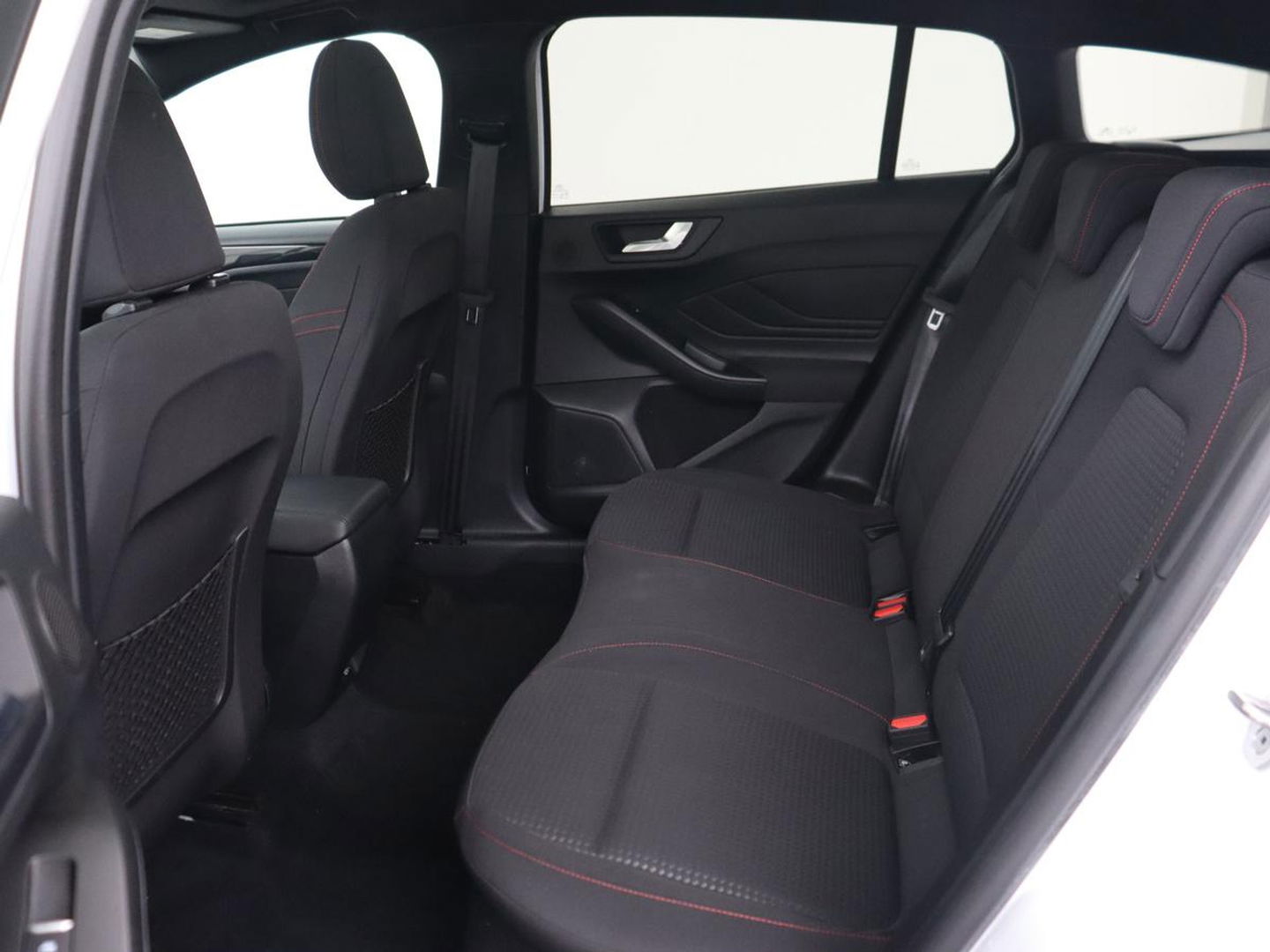 Ford Focus 1.5 EcoBoost ST Line | Panoramadak | Adaptive cruise | Stoel & stuurverwarming | Camera | B&O Sound | Carplay | Navigatie | Full LED | Park Assist | Airco