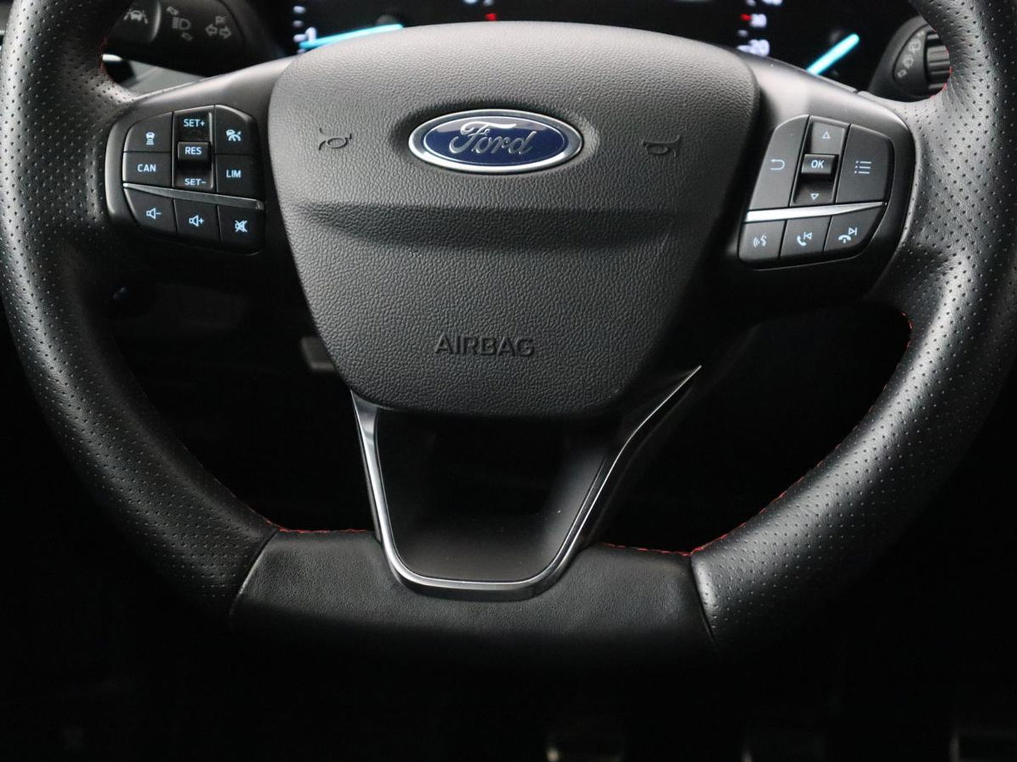 Ford Focus 1.5 EcoBoost ST Line | Panoramadak | Adaptive cruise | Stoel & stuurverwarming | Camera | B&O Sound | Carplay | Navigatie | Full LED | Park Assist | Airco