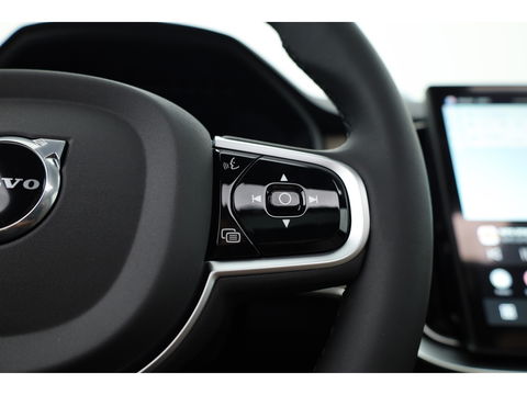 Volvo XC90 T8 Recharge Ultra Bright ''Facelift'' | Full Option | Luchtvering | B&W Audio | Massage | Pano | HUD | Stoelventilatie | 22'' | Trekhaak