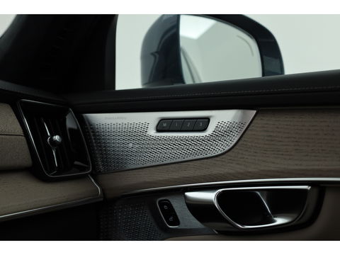Volvo XC90 T8 Recharge Ultra Bright ''Facelift'' | Full Option | Luchtvering | B&W Audio | Massage | Pano | HUD | Stoelventilatie | 22'' | Trekhaak