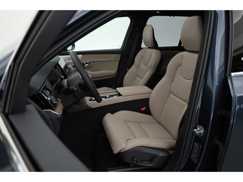 Volvo XC90 T8 Recharge Ultra Bright ''Facelift'' | Full Option | Luchtvering | B&W Audio | Massage | Pano | HUD | Stoelventilatie | 22'' | Trekhaak