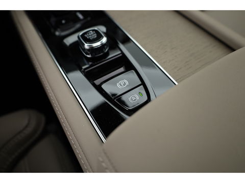 Volvo XC90 T8 Recharge Ultra Bright ''Facelift'' | Full Option | Luchtvering | B&W Audio | Massage | Pano | HUD | Stoelventilatie | 22'' | Trekhaak