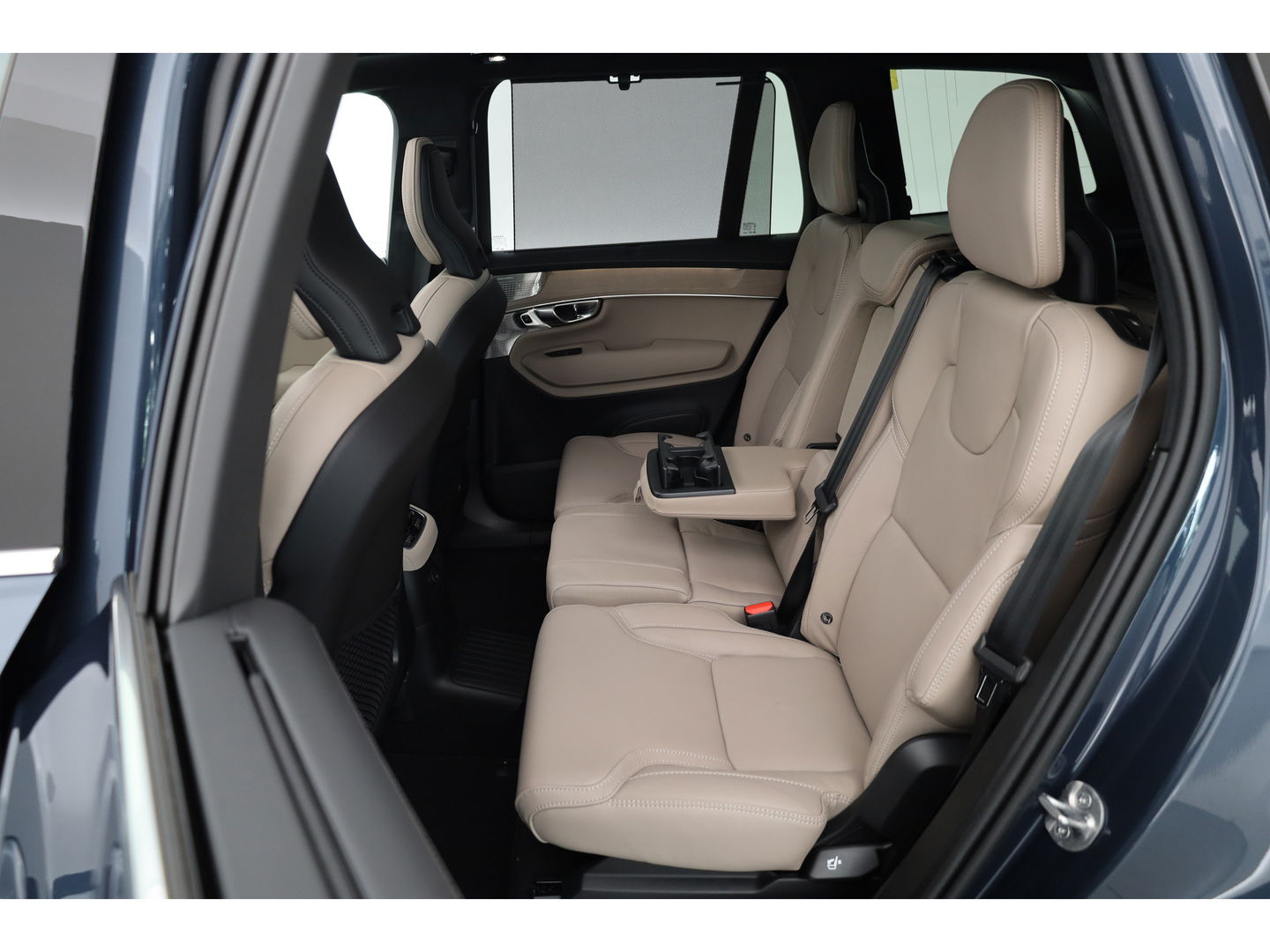 Volvo XC90 T8 Recharge Ultra Bright ''Facelift'' | Full Option | Luchtvering | B&W Audio | Massage | Pano | HUD | Stoelventilatie | 22'' | Trekhaak