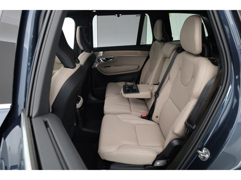 Volvo XC90 T8 Recharge Ultra Bright ''Facelift'' | Full Option | Luchtvering | B&W Audio | Massage | Pano | HUD | Stoelventilatie | 22'' | Trekhaak