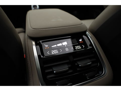 Volvo XC90 T8 Recharge Ultra Bright ''Facelift'' | Full Option | Luchtvering | B&W Audio | Massage | Pano | HUD | Stoelventilatie | 22'' | Trekhaak