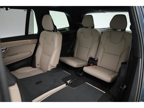 Volvo XC90 T8 Recharge Ultra Bright ''Facelift'' | Full Option | Luchtvering | B&W Audio | Massage | Pano | HUD | Stoelventilatie | 22'' | Trekhaak