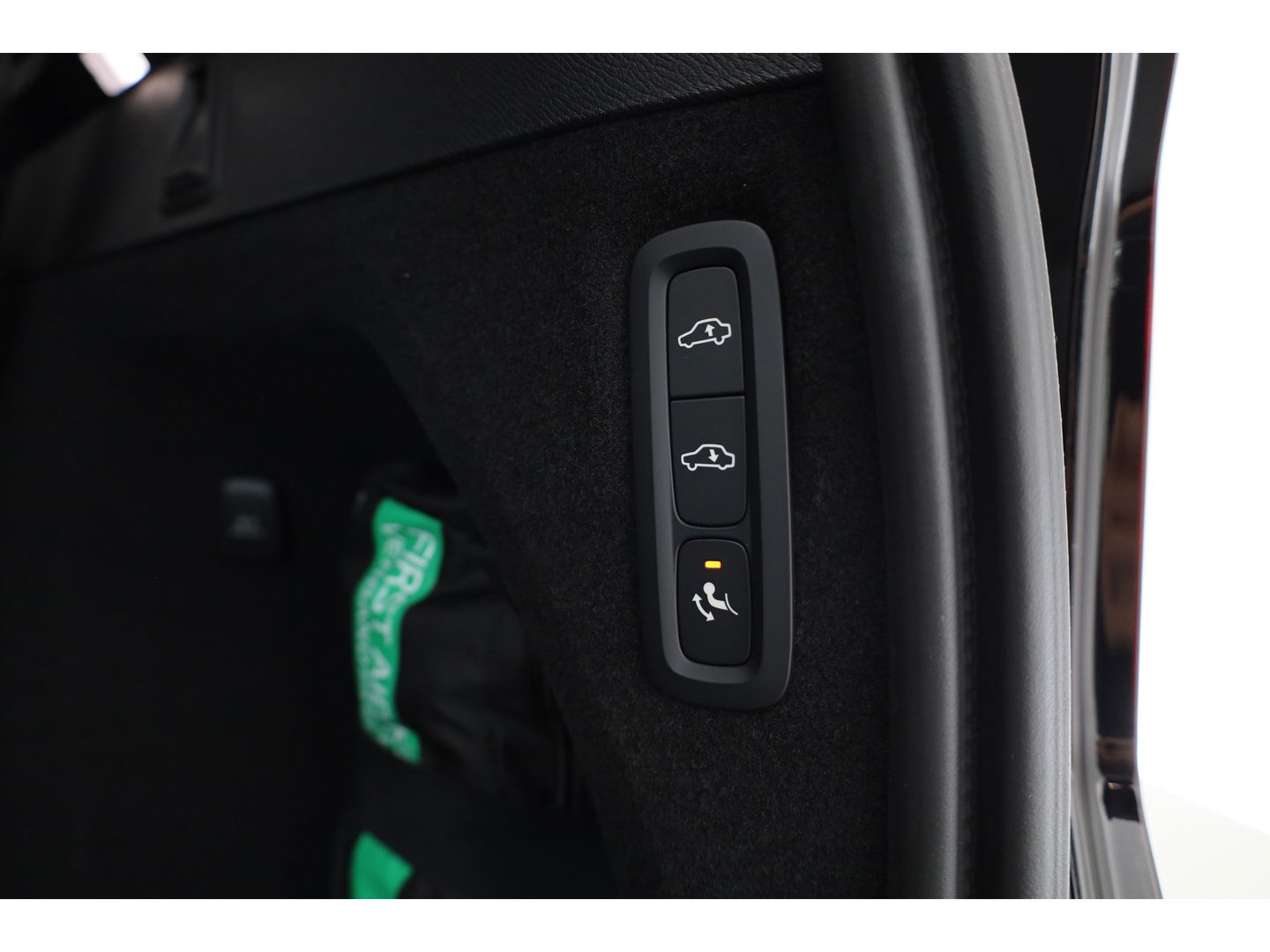 Volvo XC90 T8 Recharge Ultra Bright ''Facelift'' | Full Option | Luchtvering | B&W Audio | Massage | Pano | HUD | Stoelventilatie | 22'' | Trekhaak