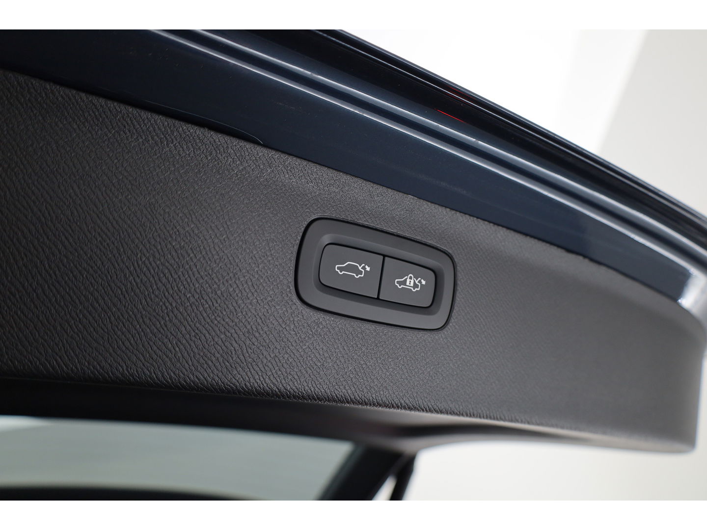 Volvo XC90 T8 Recharge Ultra Bright ''Facelift'' | Full Option | Luchtvering | B&W Audio | Massage | Pano | HUD | Stoelventilatie | 22'' | Trekhaak