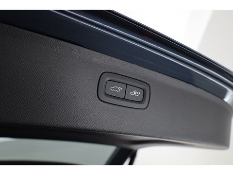Volvo XC90 T8 Recharge Ultra Bright ''Facelift'' | Full Option | Luchtvering | B&W Audio | Massage | Pano | HUD | Stoelventilatie | 22'' | Trekhaak