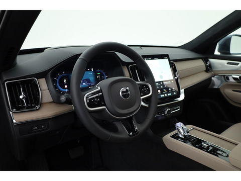 Volvo XC90 T8 Recharge Ultra Bright ''Facelift'' | Full Option | Luchtvering | B&W Audio | Massage | Pano | HUD | Stoelventilatie | 22'' | Trekhaak