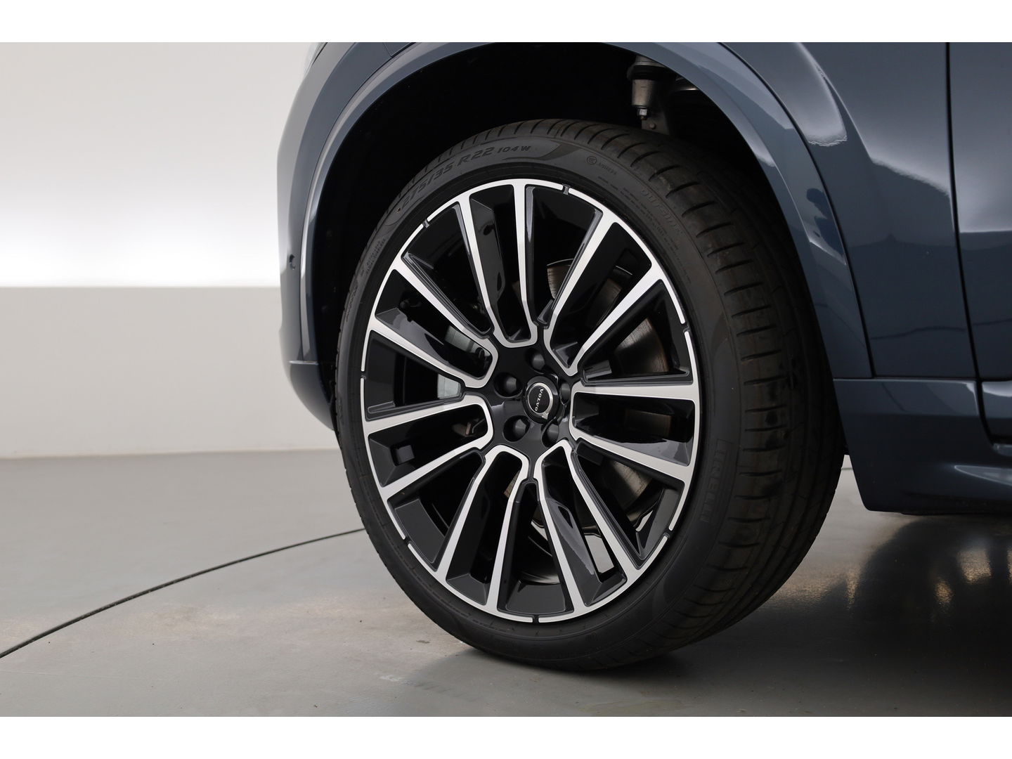 Volvo XC90 T8 Recharge Ultra Bright ''Facelift'' | Full Option | Luchtvering | B&W Audio | Massage | Pano | HUD | Stoelventilatie | 22'' | Trekhaak