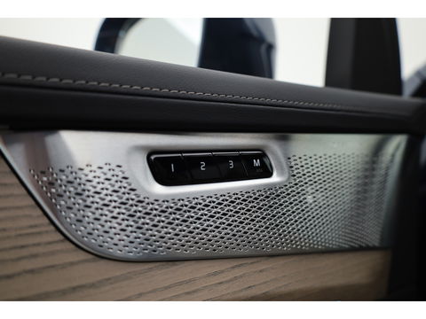 Volvo XC90 T8 Recharge Ultra Bright ''Facelift'' | Full Option | Luchtvering | B&W Audio | Massage | Pano | HUD | Stoelventilatie | 22'' | Trekhaak