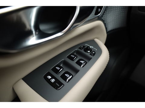 Volvo XC90 T8 Recharge Ultra Bright ''Facelift'' | Full Option | Luchtvering | B&W Audio | Massage | Pano | HUD | Stoelventilatie | 22'' | Trekhaak