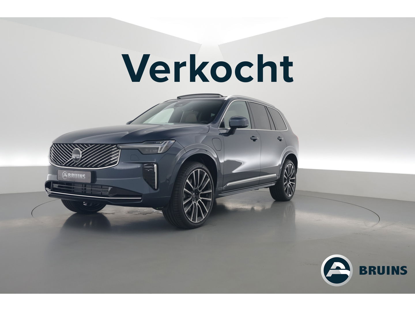 Volvo XC90 T8 Recharge Ultra Bright ''Facelift'' | Full Option | Luchtvering | B&W Audio | Massage | Pano | HUD | Stoelventilatie | 22'' | Trekhaak