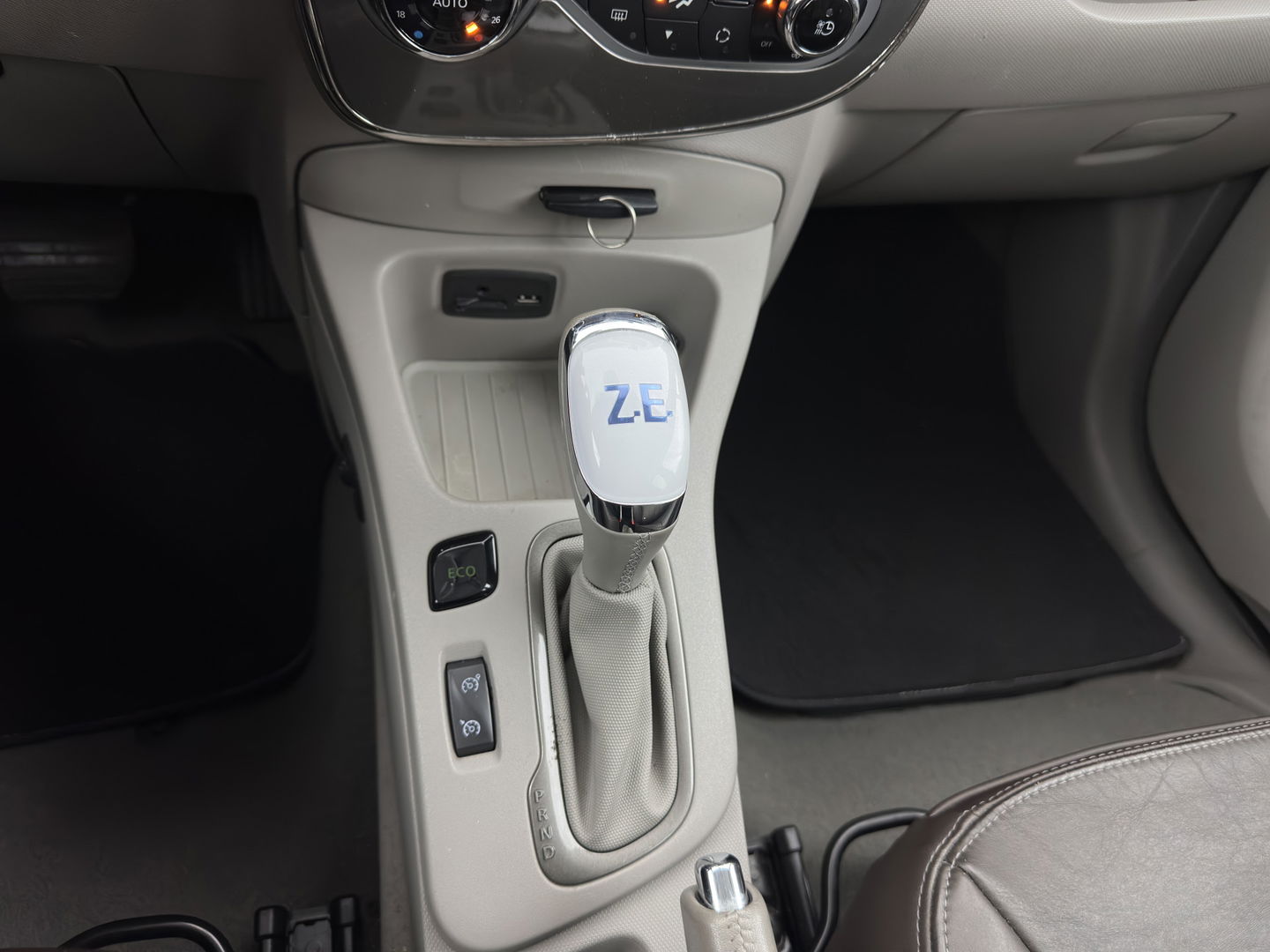 Renault ZOE (inclusive-battery) Q90 Bose Quickcharge 41 kWh Edition One {SOH-92%} LUXURY-LEATHER | FULL-LED | DIGI-COCKPIT | HEATED-COMFORTSEATS | BOSE-PREMIUM-AUDIO | CAMERA | R-LINK | PDC | PRIVACY-GLASS |  17"ALU*