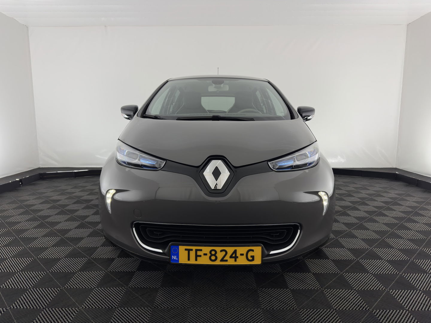Renault ZOE (inclusive-battery) Q90 Bose Quickcharge 41 kWh Edition One {SOH-92%} LUXURY-LEATHER | FULL-LED | DIGI-COCKPIT | HEATED-COMFORTSEATS | BOSE-PREMIUM-AUDIO | CAMERA | R-LINK | PDC | PRIVACY-GLASS |  17"ALU*