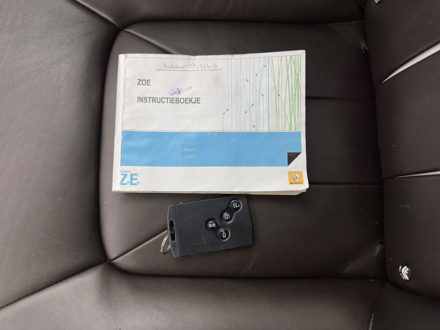 Renault ZOE (inclusive-battery) Q90 Bose Quickcharge 41 kWh Edition One {SOH-92%} LUXURY-LEATHER | FULL-LED | DIGI-COCKPIT | HEATED-COMFORTSEATS | BOSE-PREMIUM-AUDIO | CAMERA | R-LINK | PDC | PRIVACY-GLASS |  17"ALU*