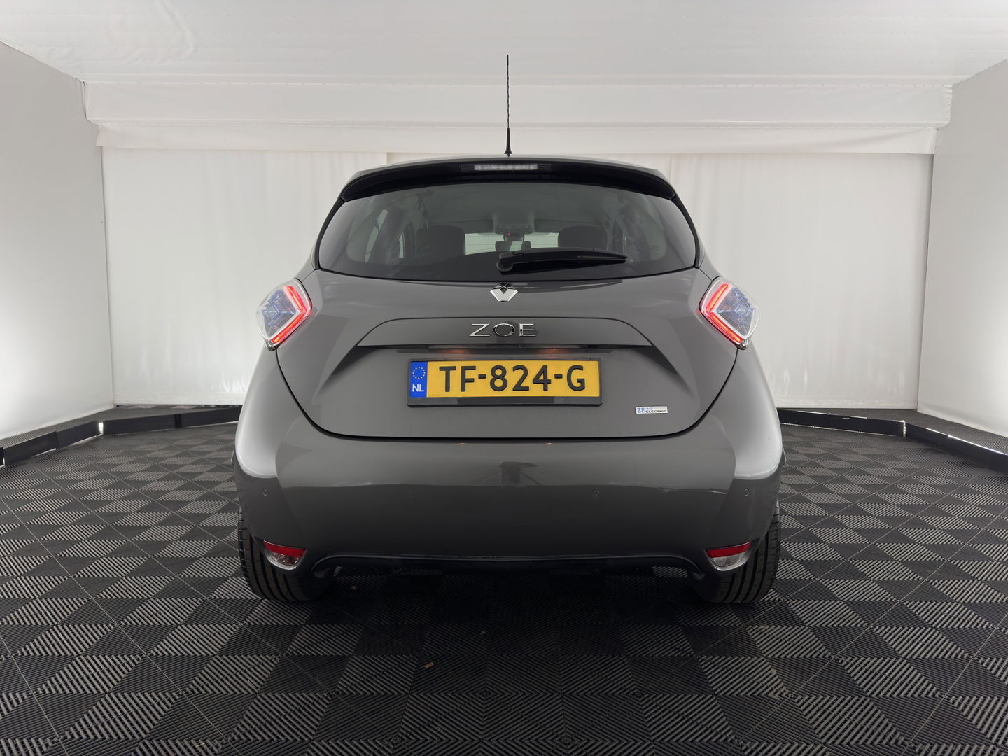 Renault ZOE (inclusive-battery) Q90 Bose Quickcharge 41 kWh Edition One {SOH-92%} LUXURY-LEATHER | FULL-LED | DIGI-COCKPIT | HEATED-COMFORTSEATS | BOSE-PREMIUM-AUDIO | CAMERA | R-LINK | PDC | PRIVACY-GLASS |  17"ALU*