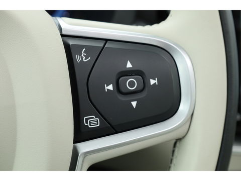 Volvo XC60 2.0 T6 Plug-in hybrid AWD Inscription | Long Range | Google | Trekhaak | Leer | 360 camera | Standkachel | Stoel + stuurverwarming |