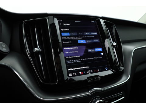 Volvo XC60 2.0 T6 Plug-in hybrid AWD Core Bright | Long Range | Pano | ACC | Blis | Stoel + stuurverw. |