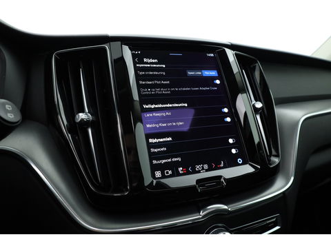 Volvo XC60 2.0 T6 Plug-in hybrid AWD Core Bright | Long Range | Pano | ACC | Blis | Stoel + stuurverw. |