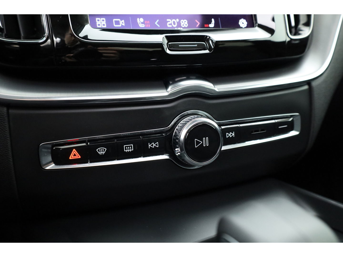 Volvo XC60 2.0 T6 Plug-in hybrid AWD Core Bright | Long Range | Pano | ACC | Blis | Stoel + stuurverw. |