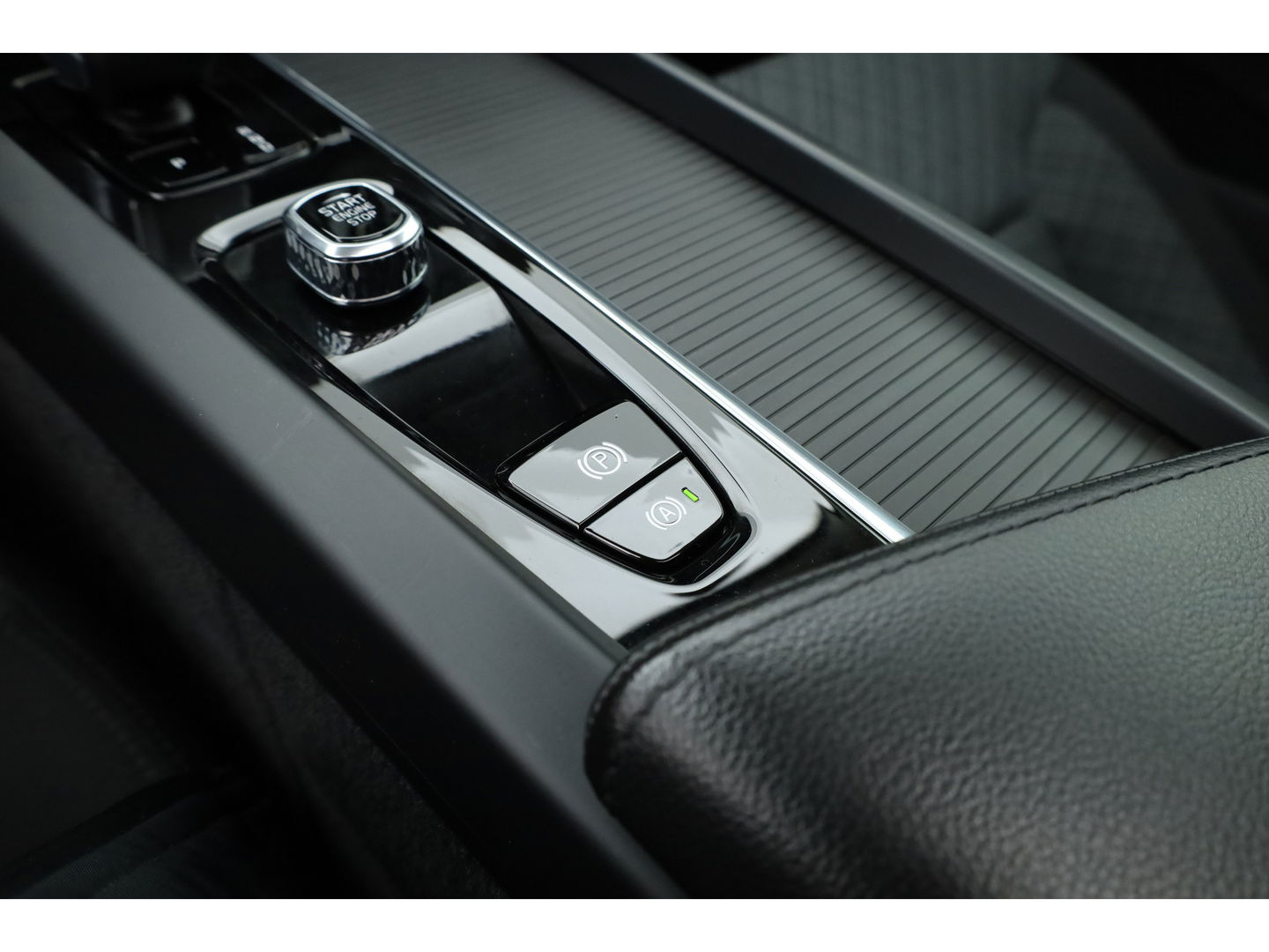 Volvo XC60 2.0 T6 Plug-in hybrid AWD Core Bright | Long Range | Pano | ACC | Blis | Stoel + stuurverw. |