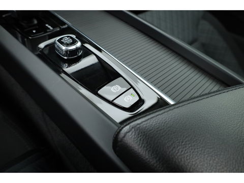 Volvo XC60 2.0 T6 Plug-in hybrid AWD Core Bright | Long Range | Pano | ACC | Blis | Stoel + stuurverw. |