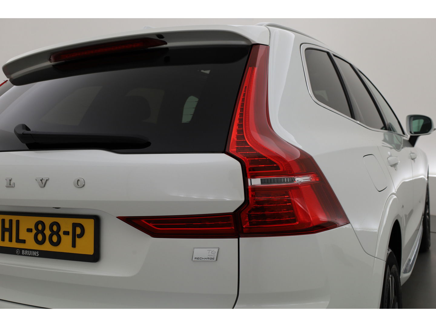 Volvo XC60 2.0 T6 Plug-in hybrid AWD Core Bright | Long Range | Pano | ACC | Blis | Stoel + stuurverw. |