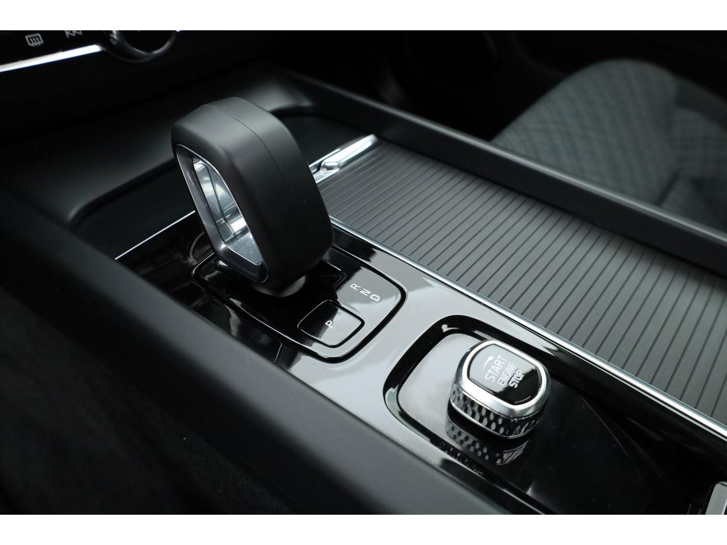 Volvo XC60 2.0 T6 Plug-in hybrid AWD Core Bright | Long Range | Pano | ACC | Blis | Stoel + stuurverw. |