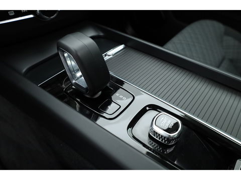 Volvo XC60 2.0 T6 Plug-in hybrid AWD Core Bright | Long Range | Pano | ACC | Blis | Stoel + stuurverw. |