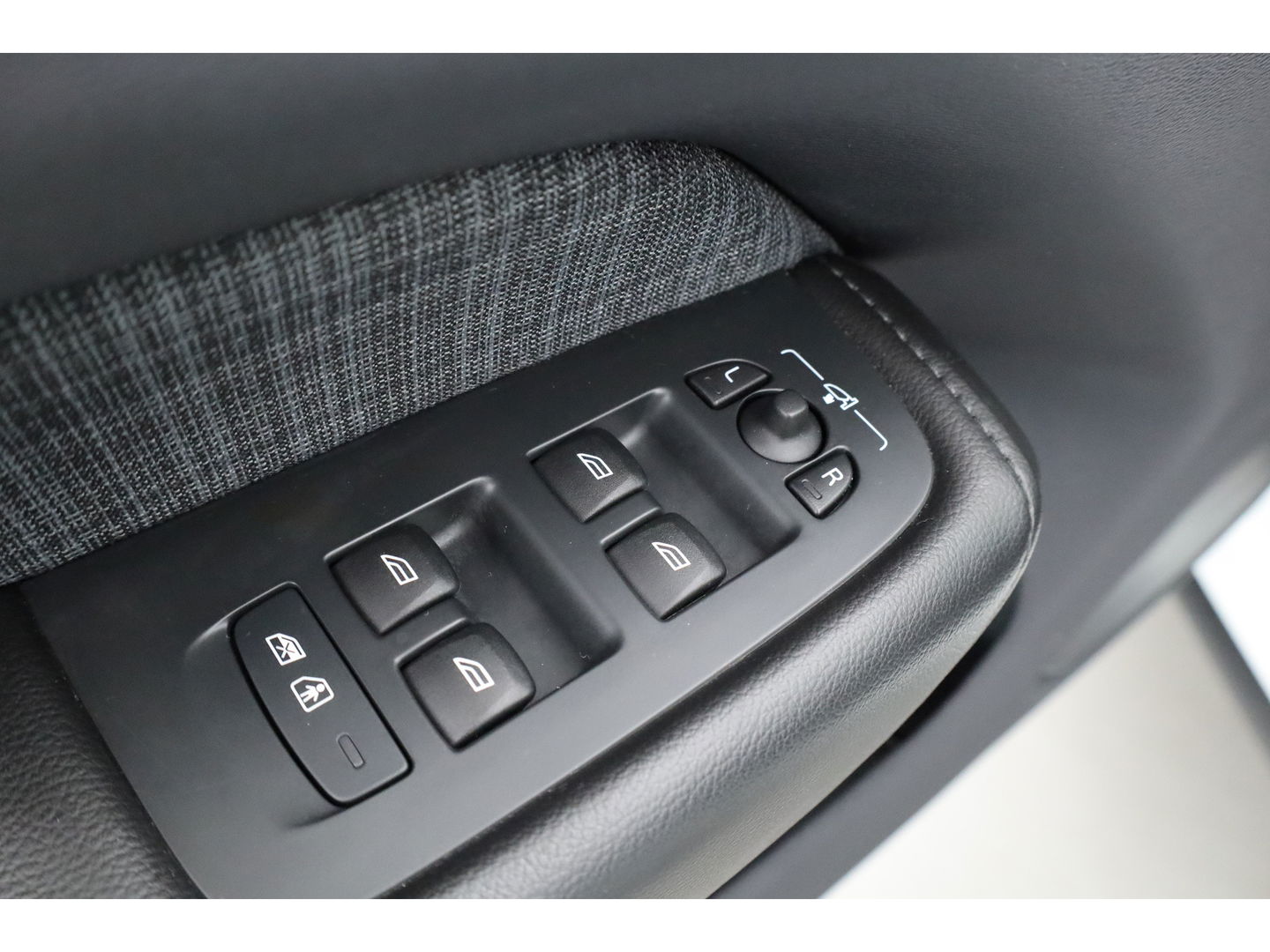 Volvo XC60 2.0 T6 Plug-in hybrid AWD Core Bright | Long Range | Pano | ACC | Blis | Stoel + stuurverw. |