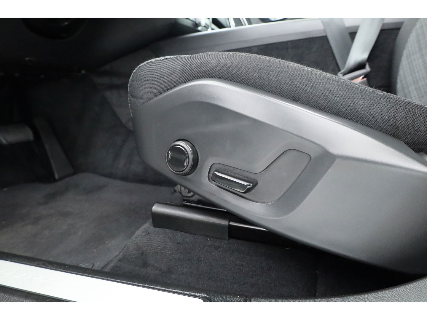 Volvo XC60 2.0 T6 Plug-in hybrid AWD Core Bright | Long Range | Pano | ACC | Blis | Stoel + stuurverw. |