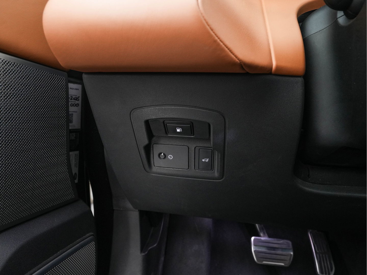 Land Rover Range Rover Velar 2.0 P400e R-Dynamic HSE Plug-In (INCL-BTW) *PANO | LUXURY-LEATHER | ADAPTIVE-CRUISE | FULL-LED | BLIND-SPOT | MEMORY-PACK | MERIDIAN-SOUND | HEATED-COMFORTSEATS | DIGI-COCKPIT | CAMERA | KEYLESS | DAB+ | SHIFT-PADDLES | ...