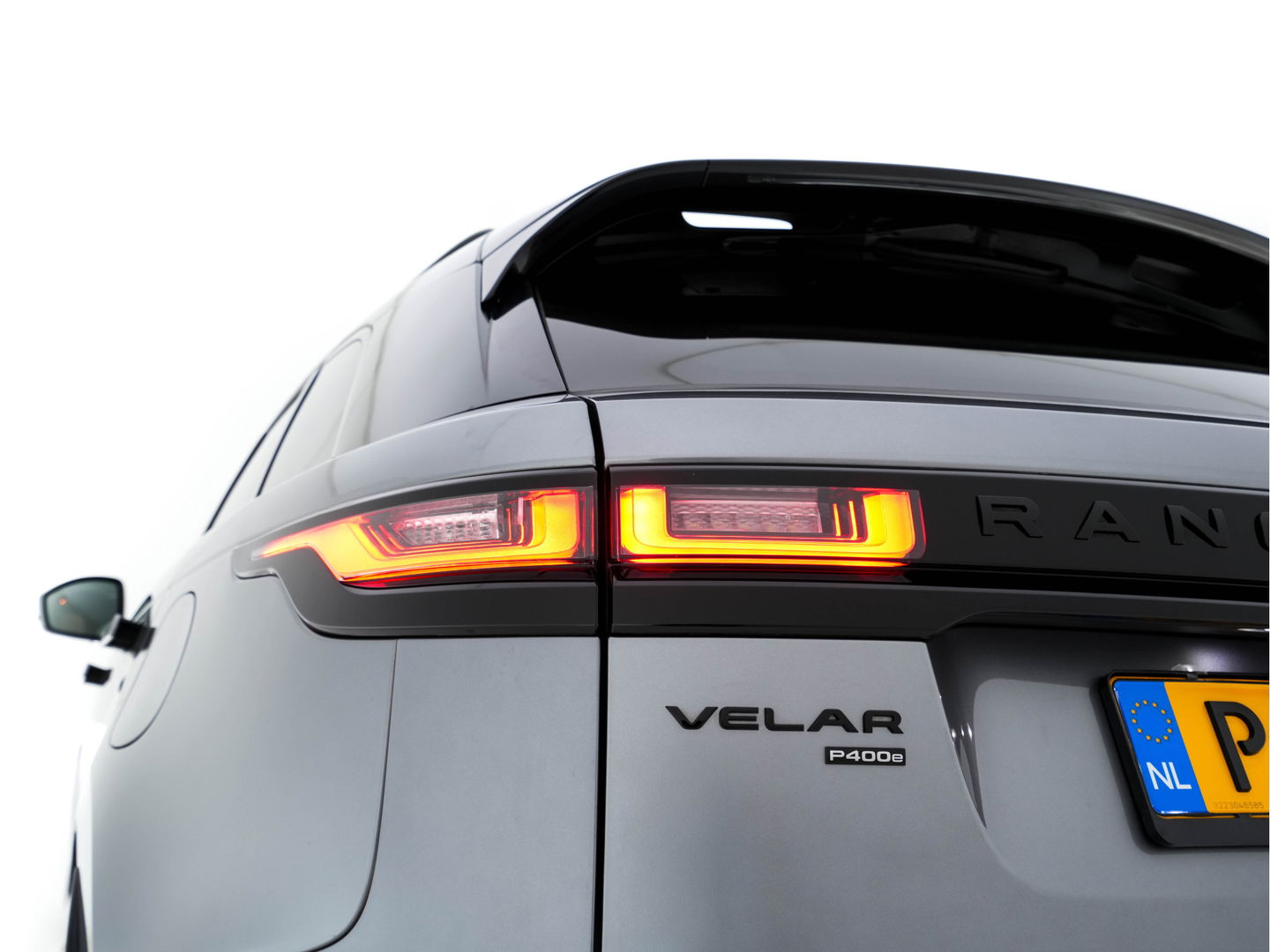 Land Rover Range Rover Velar 2.0 P400e R-Dynamic HSE Plug-In (INCL-BTW) *PANO | LUXURY-LEATHER | ADAPTIVE-CRUISE | FULL-LED | BLIND-SPOT | MEMORY-PACK | MERIDIAN-SOUND | HEATED-COMFORTSEATS | DIGI-COCKPIT | CAMERA | KEYLESS | DAB+ | SHIFT-PADDLES | ...