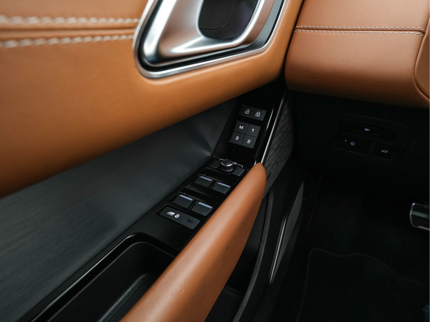 Land Rover Range Rover Velar 2.0 P400e R-Dynamic HSE Plug-In (INCL-BTW) *PANO | LUXURY-LEATHER | ADAPTIVE-CRUISE | FULL-LED | BLIND-SPOT | MEMORY-PACK | MERIDIAN-SOUND | HEATED-COMFORTSEATS | DIGI-COCKPIT | CAMERA | KEYLESS | DAB+ | SHIFT-PADDLES | ...